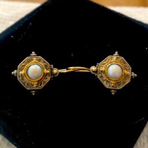 Vintage earrings in 18 karat gold  filled with delicate pearls as center stones.